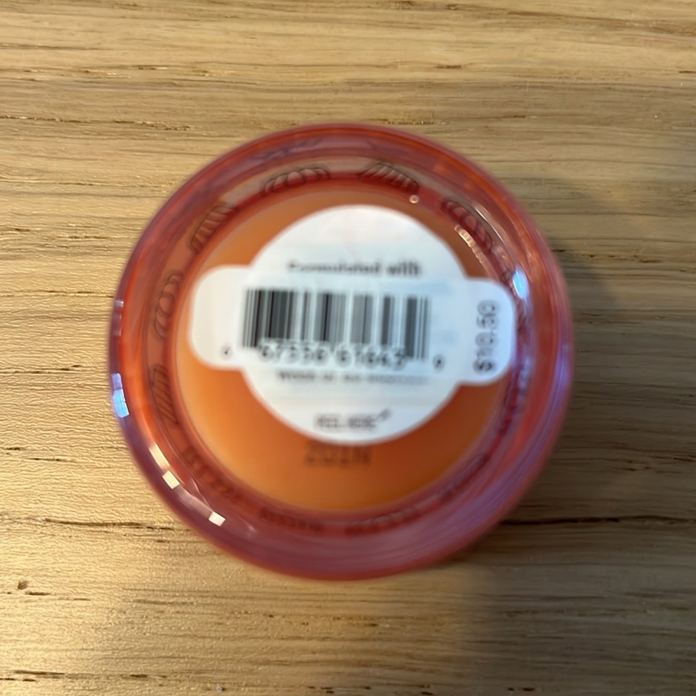 Bath & Body Works Exfoliating Lip Scrub. Pumpkin Cupcake. - Picture 2 of 2